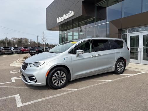 2022 Chrysler Pacifica Hybrid Limited