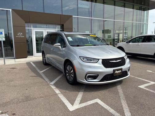 2022 Chrysler Pacifica Hybrid Limited