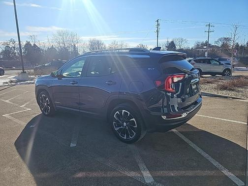 2023 GMC Terrain SLT