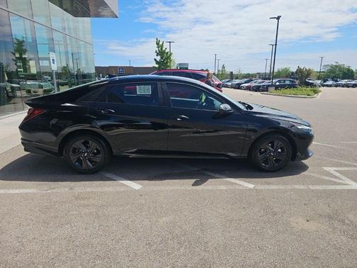 Phantom Black 2021 Hyundai ELANTRA SEL