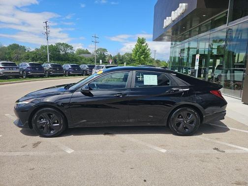 Phantom Black 2021 Hyundai ELANTRA SEL