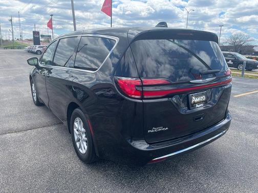 2023 Chrysler Pacifica Touring-L