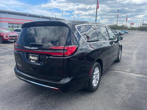 2023 Chrysler Pacifica Touring-L