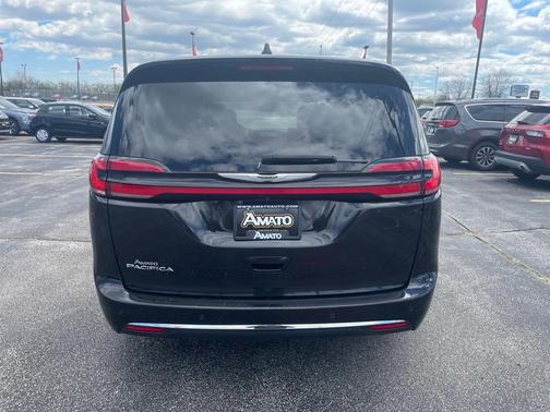 2023 Chrysler Pacifica Touring-L