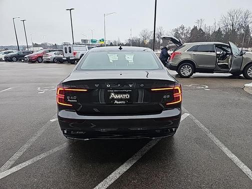 2024 Volvo S60 B5 Core Dark Theme