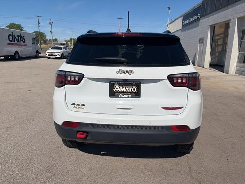 Bright White Clearcoat 2025 Jeep Compass Trailhawk