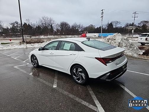 2024 Hyundai ELANTRA Limited