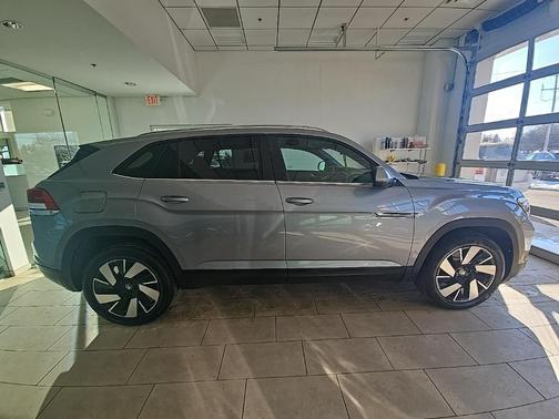 2024 Volkswagen Atlas Cross Sport 2.0T SE w/Technology