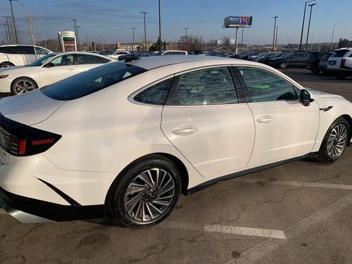 2025 Hyundai SONATA Hybrid SEL
