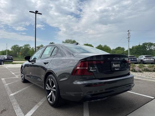 2024 Volvo S60 B5 Core Dark Theme