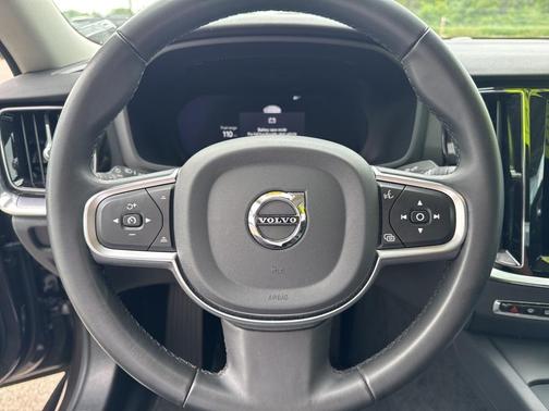 2024 Volvo S60 B5 Core Dark Theme