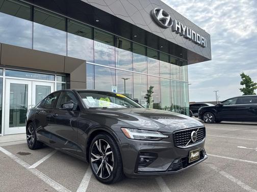 2024 Volvo S60 B5 Core Dark Theme