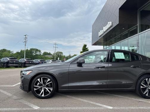2024 Volvo S60 B5 Core Dark Theme