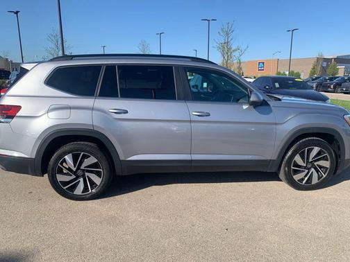 Silver Mist Metallic 2025 Volkswagen Atlas 2.0T SE