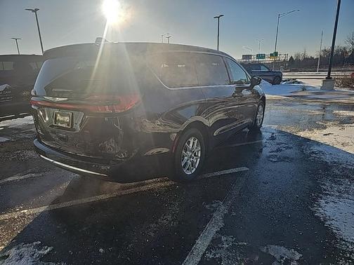 2024 Chrysler Pacifica Touring-L