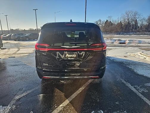 2024 Chrysler Pacifica Touring-L