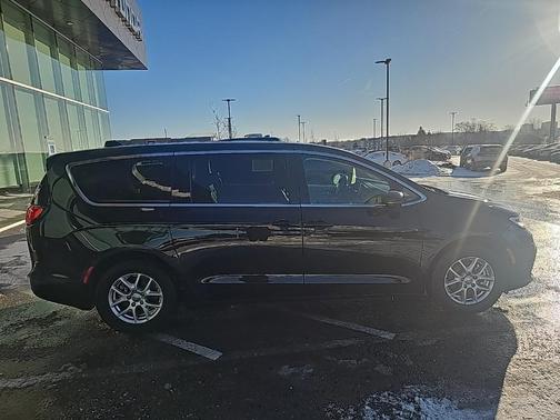 2024 Chrysler Pacifica Touring-L