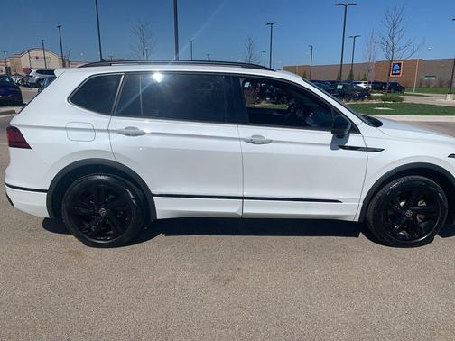 Opal White Pearl Effect 2024 Volkswagen Tiguan 2.0T SE R-Line Black