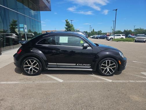 Deep Black Pearl Effect 2016 Volkswagen Beetle 1.8T Dune