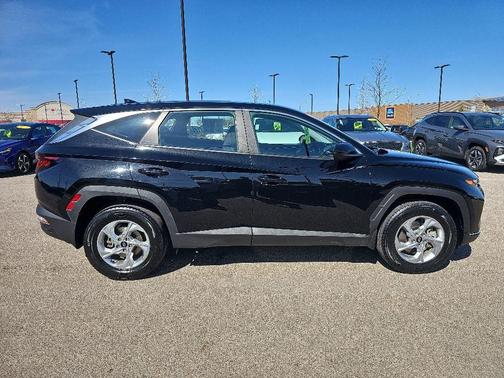 Black Pearl 2024 Hyundai TUCSON SE
