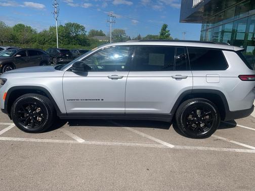 2024 Jeep Grand Cherokee L Laredo