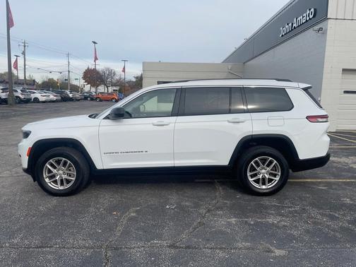 2022 Jeep Grand Cherokee L Laredo