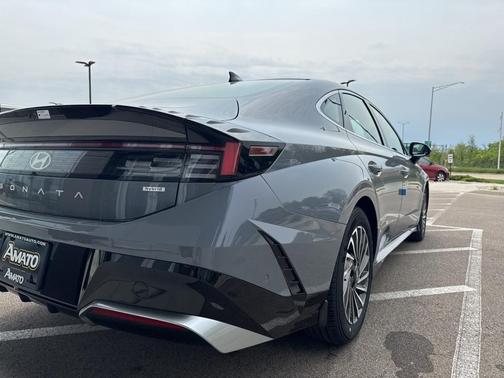 2025 Hyundai SONATA Hybrid Limited
