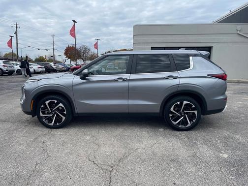 2024 Mitsubishi Outlander SE