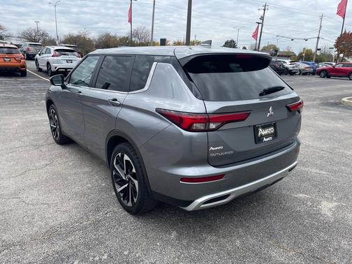 2024 Mitsubishi Outlander SE