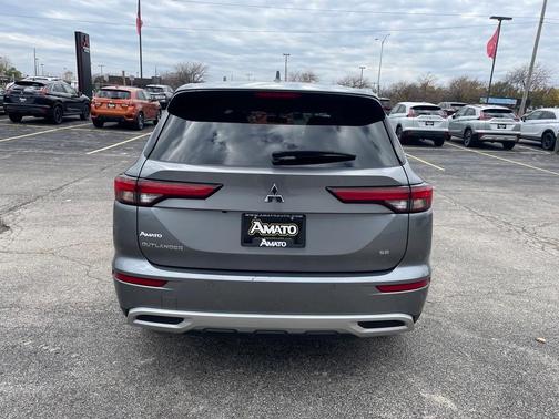2024 Mitsubishi Outlander SE