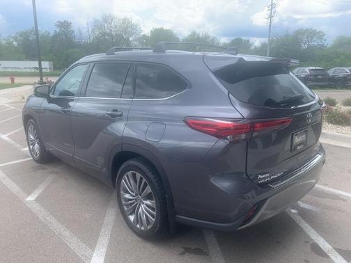 2021 Toyota Highlander Platinum