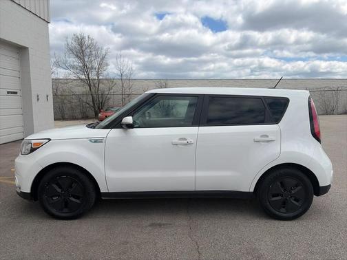Clear White 2017 Kia Soul EV Base