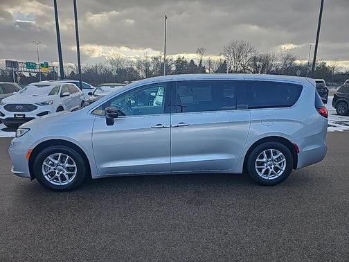 2024 Chrysler Pacifica Touring-L