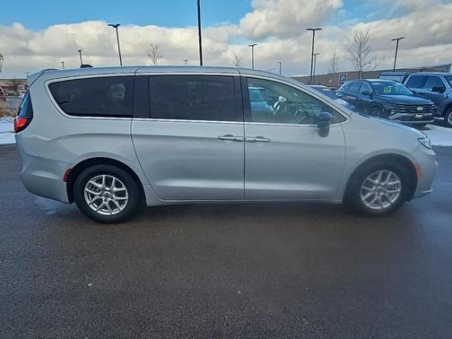 2024 Chrysler Pacifica Touring-L