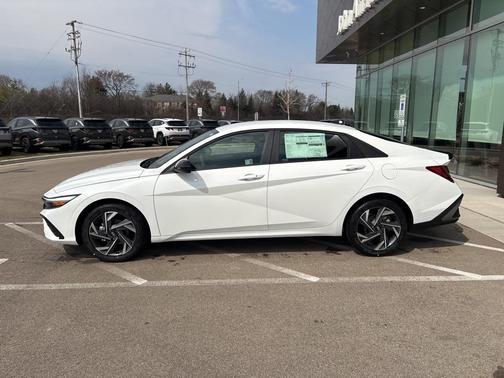 2025 Hyundai ELANTRA SEL Sport
