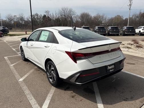 2025 Hyundai ELANTRA SEL Sport