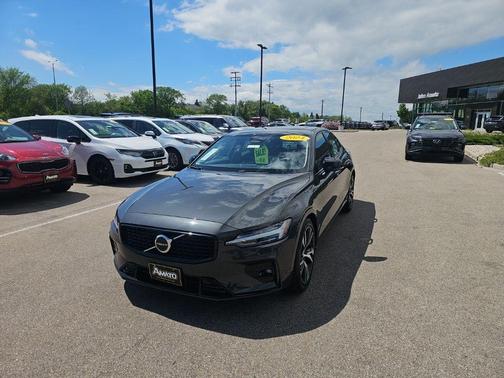 Gray 2024 Volvo S60 B5 Core Dark Theme