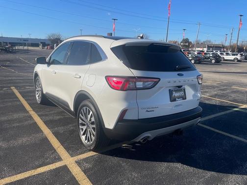 2021 Ford Escape Titanium Hybrid