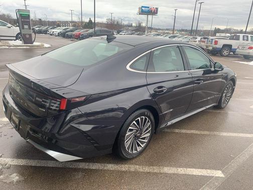 2025 Hyundai SONATA Hybrid SEL