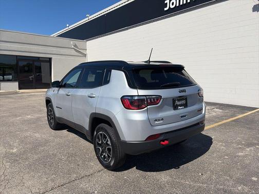 Silver Zynith 2025 Jeep Compass Trailhawk