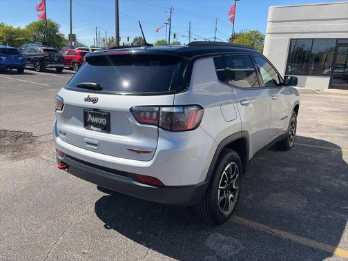 Silver Zynith 2025 Jeep Compass Trailhawk