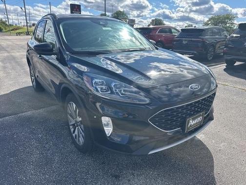2022 Ford Escape Titanium