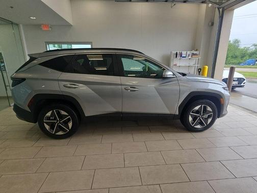 Shimmering Silver 2025 Hyundai TUCSON SEL Convenience