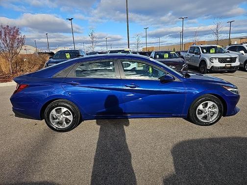 2023 Hyundai ELANTRA SE