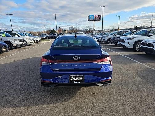 2023 Hyundai ELANTRA SE