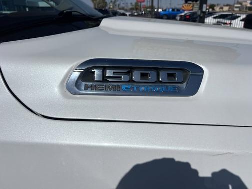 Ivory White Tri-Coat Pearlcoat 2021 RAM 1500 LARAMIE