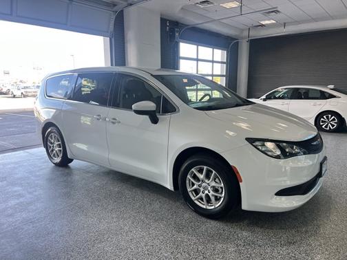 Bright White Clearcoat 2023 Chrysler Voyager LX