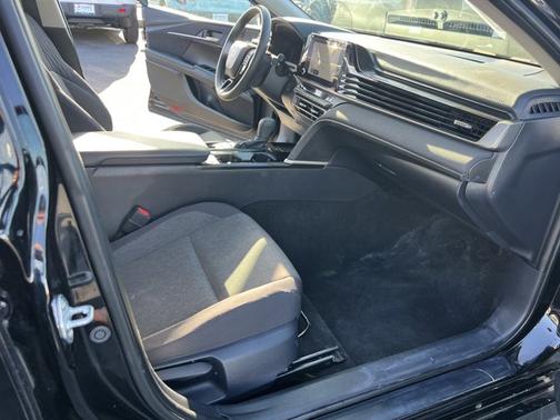 White 2025 Toyota Camry SE