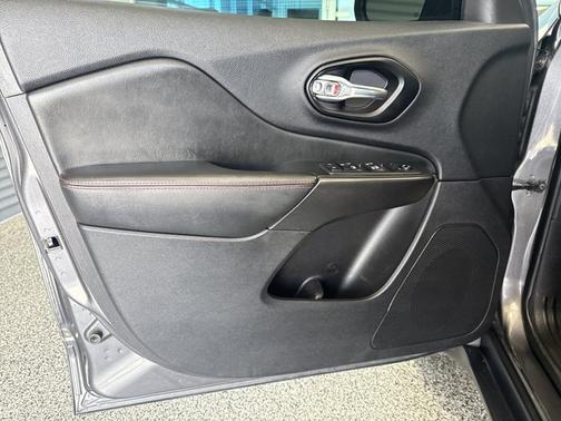 Granite Crystal Clearcoat Metallic 2021 Jeep Cherokee TRAILHAWK