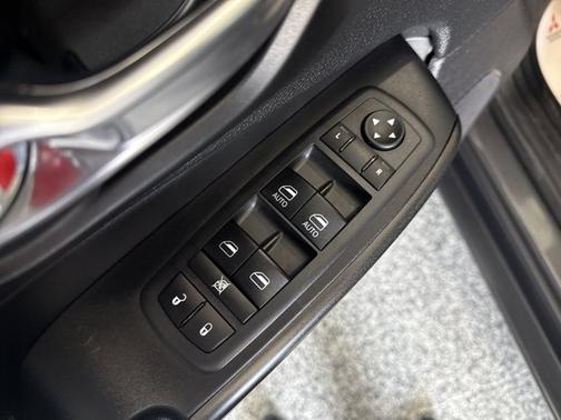 Granite Crystal Clearcoat Metallic 2021 Jeep Cherokee TRAILHAWK